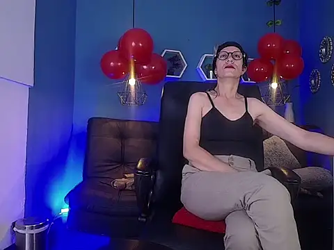 laurasofia45 online show from March 6, 2026, 1:06 pm