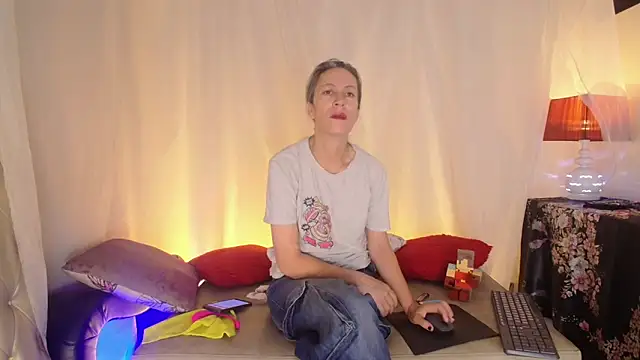 Snapshot of laurasofia45 chatting on June 14, 2026, 9:32 am laurasofia45 online show from June 14, 2026, 9:32 am
