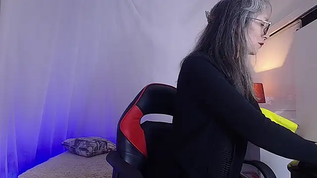 laurasofia45 online show from March 20, 2026, 4:13 am