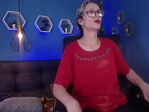 laurasofia45 online show from March 3, 2026, 1:01 am