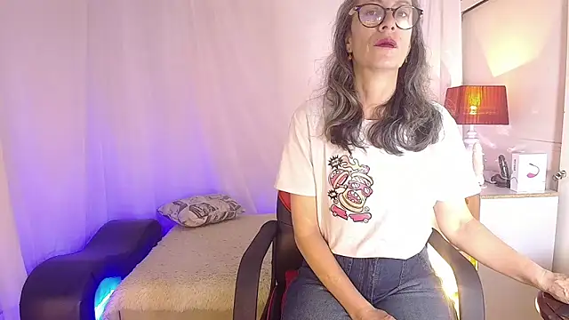 laurasofia45 online show from March 31, 2026, 12:12 am