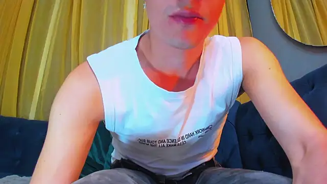 Snapshot of KairoBlaaze chatting on February 19, 2026, 1:35 am KairoBlaaze online show from February 19, 2026, 1:35 am