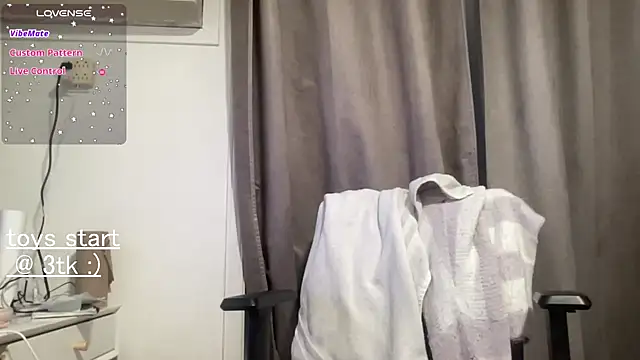 bloggirllaurel online show from March 25, 2026, 11:25 pm