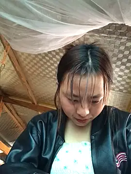 Snapshot of honeyyy110 chatting on February 12, 2026, 1:27 am honeyyy110 online show from February 12, 2026, 1:27 am