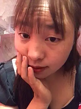 Snapshot of honeyyy110 chatting on March 3, 2026, 1:45 am honeyyy110 online show from March 3, 2026, 1:45 am