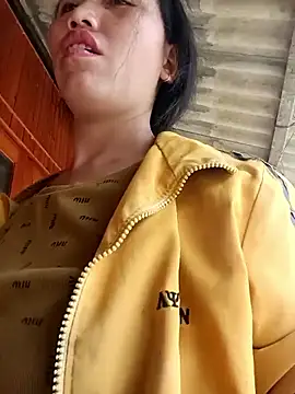 hot-luna- online show from April 4, 2026, 2:40 am