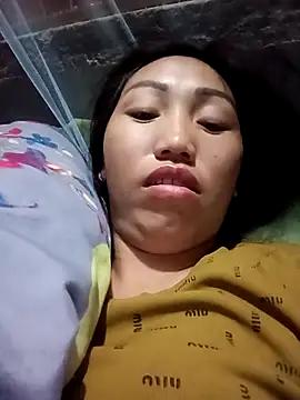 hot-luna- online show from April 12, 2026, 10:02 pm