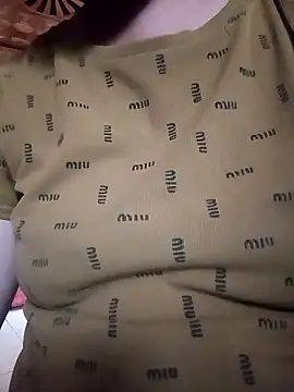 hot-luna- online show from April 14, 2026, 10:20 am