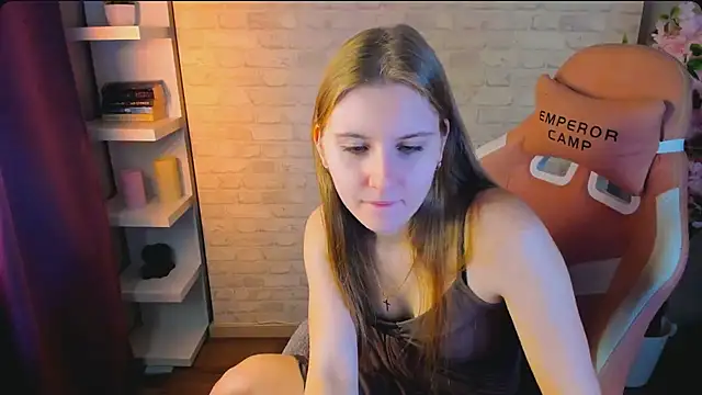 Snapshot of Caroline_Desire_ chatting on February 20, 2026, 7:43 am Caroline Desire online show from February 20, 2026, 7:43 am