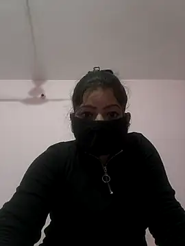 Suhanahotty1 online show from February 12, 2026, 5:13 pm