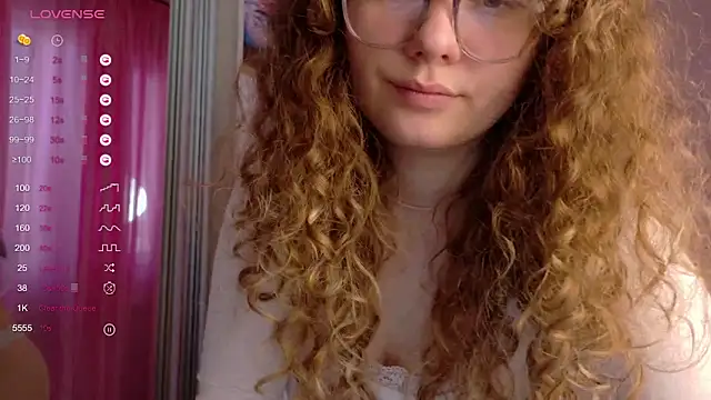 Snapshot of Milounee chatting on February 28, 2026, 6:57 am Milounee online show from February 28, 2026, 6:57 am