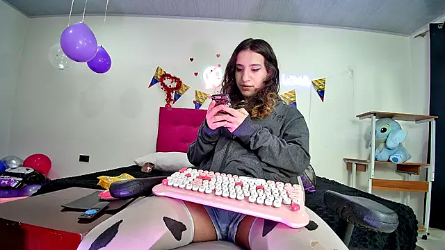MEW ALIX online show from July 7, 2026, 1:36 pm