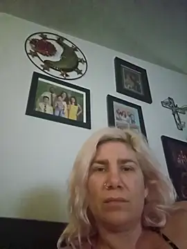 Icequeen1981 online show from February 2, 2026, 5:01 pm