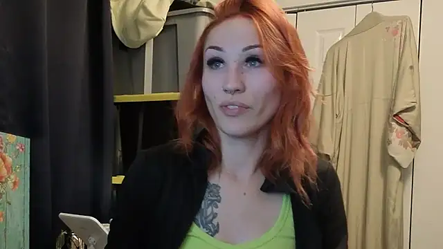 Snapshot of ThornsandHoney chatting on May 24, 2026, 4:23 am ThornsandHoney online show from May 24, 2026, 4:23 am