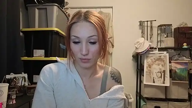 Snapshot of ThornsandHoney chatting on May 18, 2026, 5:56 am ThornsandHoney online show from May 18, 2026, 5:56 am