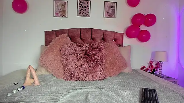 Snapshot of zoe_cute2 chatting on February 14, 2026, 6:19 pm zoe cute2 online show from February 14, 2026, 6:19 pm