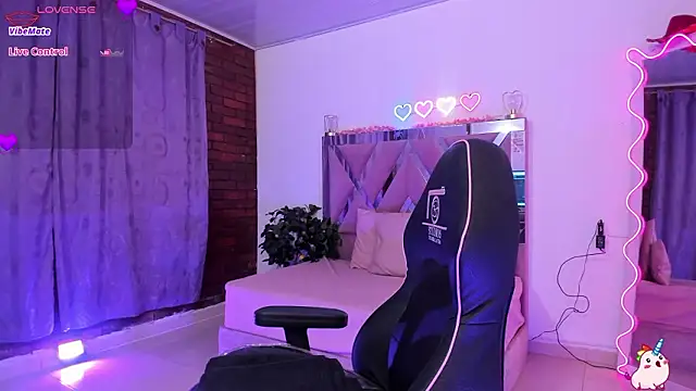 ZAYRA TAY online show from February 2, 2026, 11:53 am