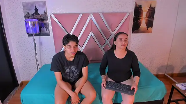 Snapshot of natasha_and_zoe chatting on February 26, 2026, 11:43 am natasha and zoe online show from February 26, 2026, 11:43 am