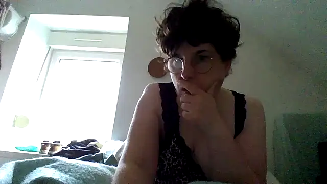 Snapshot of OIseauNoir88 chatting on February 9, 2026, 8:12 am OIseauNoir88 online show from February 9, 2026, 8:12 am