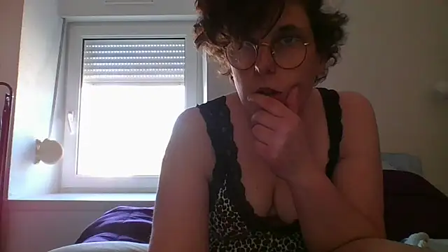 Snapshot of OIseauNoir88 chatting on March 17, 2026, 1:58 pm OIseauNoir88 online show from March 17, 2026, 1:58 pm