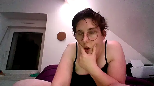 Snapshot of OIseauNoir88 chatting on February 2, 2026, 8:19 pm OIseauNoir88 online show from February 2, 2026, 8:19 pm