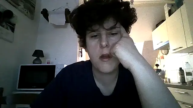 Snapshot of OIseauNoir88 chatting on February 3, 2026, 7:02 am OIseauNoir88 online show from February 3, 2026, 7:02 am