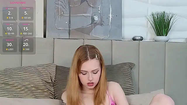 Snapshot of DephneMoon chatting on February 17, 2026, 5:49 am DephneMoon online show from February 17, 2026, 5:49 am