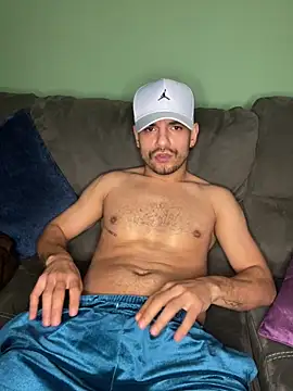 Snapshot of alessand180521 chatting on February 10, 2026, 8:19 pm alessand180521 online show from February 10, 2026, 8:19 pm