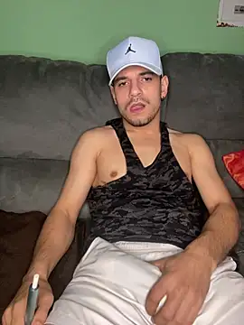 Snapshot of alessand180521 chatting on February 16, 2026, 4:38 pm alessand180521 online show from February 16, 2026, 4:38 pm