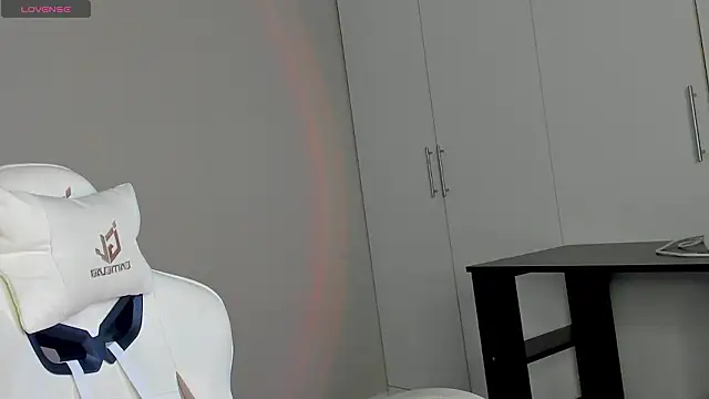 Leah Castro online show from February 15, 2026, 6:03 am