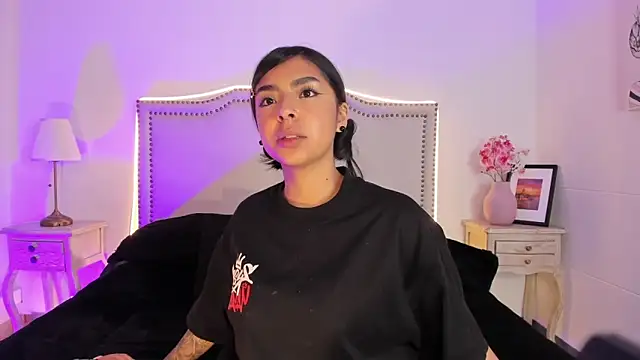 nia-malkova online show from March 27, 2026, 11:44 am