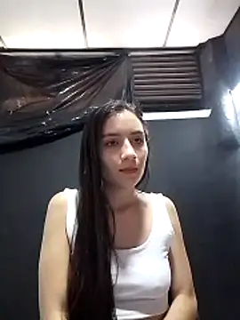 Vaiolletcooper online show from April 10, 2026, 3:30 pm