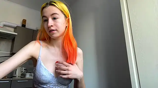 Snapshot of EmilyHein chatting on February 15, 2026, 7:51 am EmilyHein online show from February 15, 2026, 7:51 am