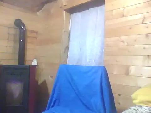 Snapshot of Luanatrav1 chatting on February 8, 2026, 10:40 pm Luanatrav1 online show from February 8, 2026, 10:40 pm