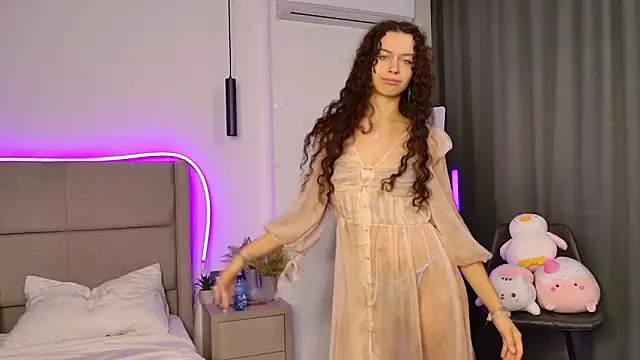 Luna Starlight online show from February 15, 2026, 9:14 pm