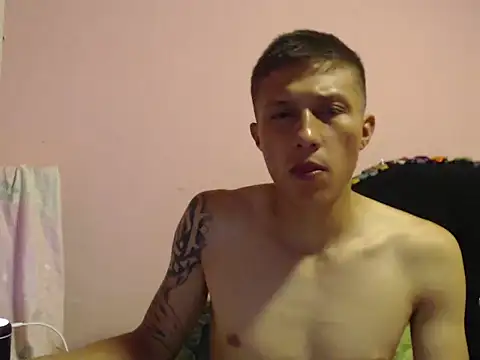 Snapshot of Cronos_Hot_8 chatting on February 28, 2026, 5:01 pm Cronos Hot 8 online show from February 28, 2026, 5:01 pm