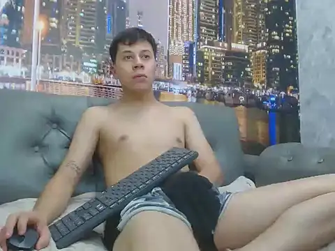 santiago xxxcol online show from March 31, 2026, 11:29 pm