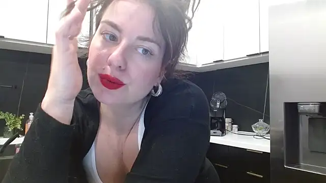 HazelSkyesChat online show from April 11, 2026, 10:35 pm