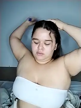 SamanthaStonee online show from April 12, 2026, 5:54 am