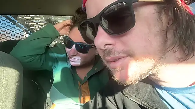 mr mrs glitter online show from April 11, 2026, 9:51 pm