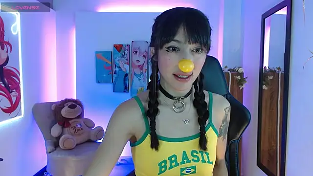 Snapshot of FIORELLA_L chatting on February 11, 2026, 12:05 pm FIORELLA L online show from February 11, 2026, 12:05 pm