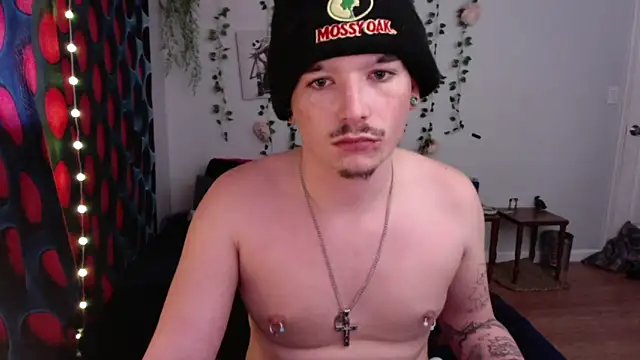 Snapshot of SpunNDum chatting on February 3, 2026, 2:33 pm SpunNDum online show from February 3, 2026, 2:33 pm