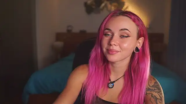 Sarah Pink online show from April 30, 2026, 2:35 pm