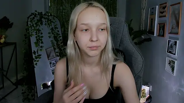 MaoqiBeverly online show from April 17, 2026, 6:27 am