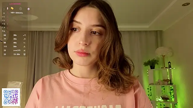 Snapshot of LeanneDinkle chatting on February 14, 2026, 4:45 am LeanneDinkle online show from February 14, 2026, 4:45 am