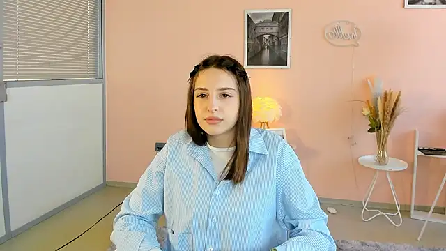 Snapshot of LeanneDinkle chatting on February 4, 2026, 10:21 am LeanneDinkle online show from February 4, 2026, 10:21 am