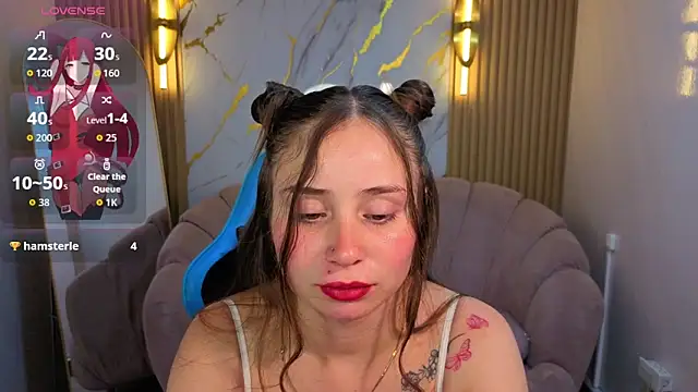 Ariana18 b online show from April 13, 2026, 1:04 pm