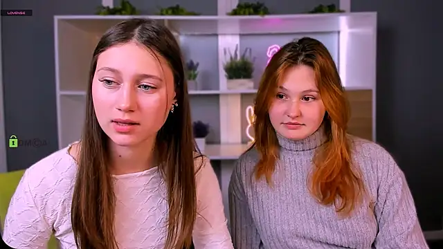 arianaa cat online show from March 4, 2026, 7:54 pm