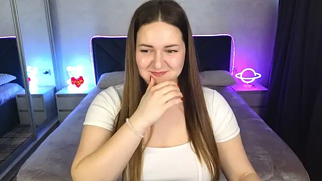 Eva Luxx online show from April 6, 2026, 3:02 pm