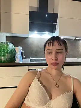 Just-Lilly online show from April 1, 2026, 6:05 pm